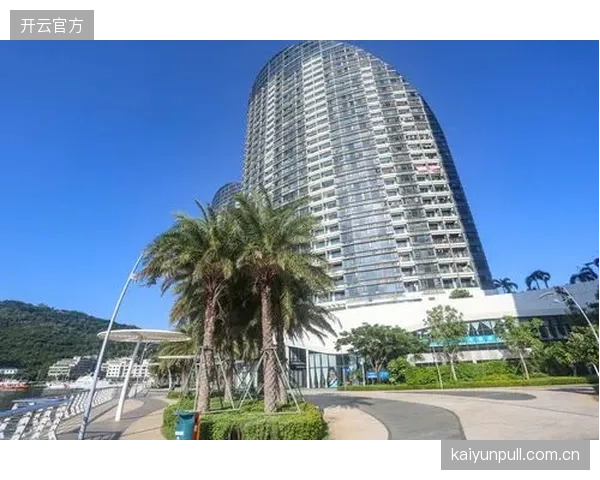 三亚等地虽已出台管理办法，但部分小型俱乐部仍旧忽视应急救援体系建设，将安全责任完全寄希望于游客的“自我小心